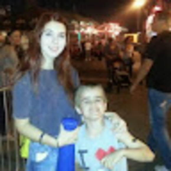 Meet your Posher, Christy - Picture 1 of 1